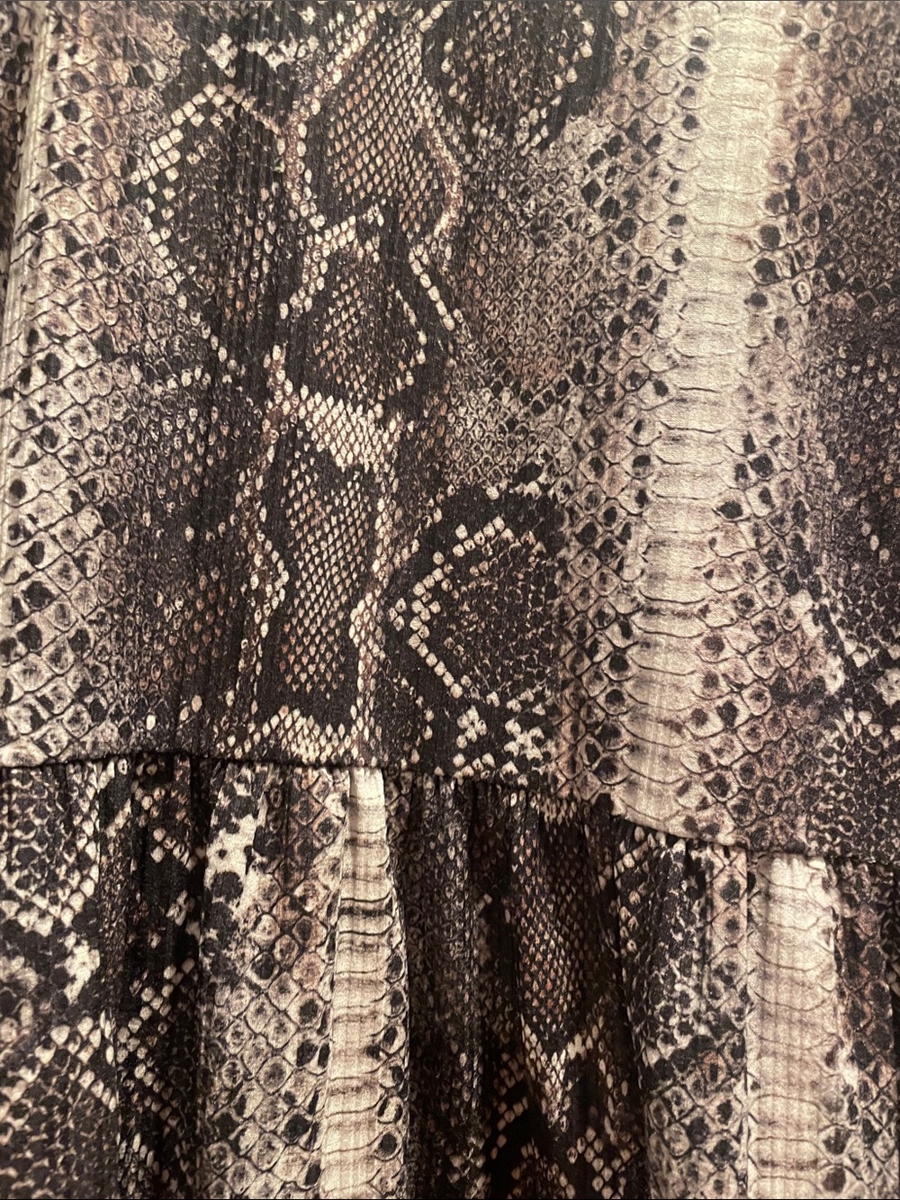 Zara Snake-Print Short Sleeve Peplum Tunic - Black & Gray size M - Picture 4 of 5
